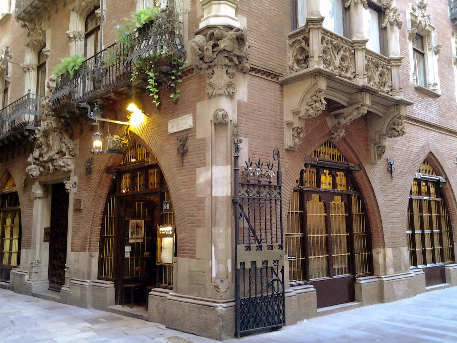 Gaudí & Modernisme in the Gothic Quarter